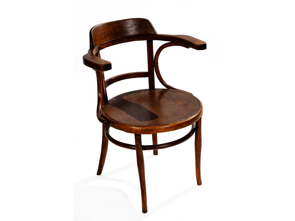 KOHN - Vienne, Autriche : Fauteuil de bureau en bois courbé. Signé. Epoque 1900. (Fente sur l'accoudoir et éraflures sur l'assise).