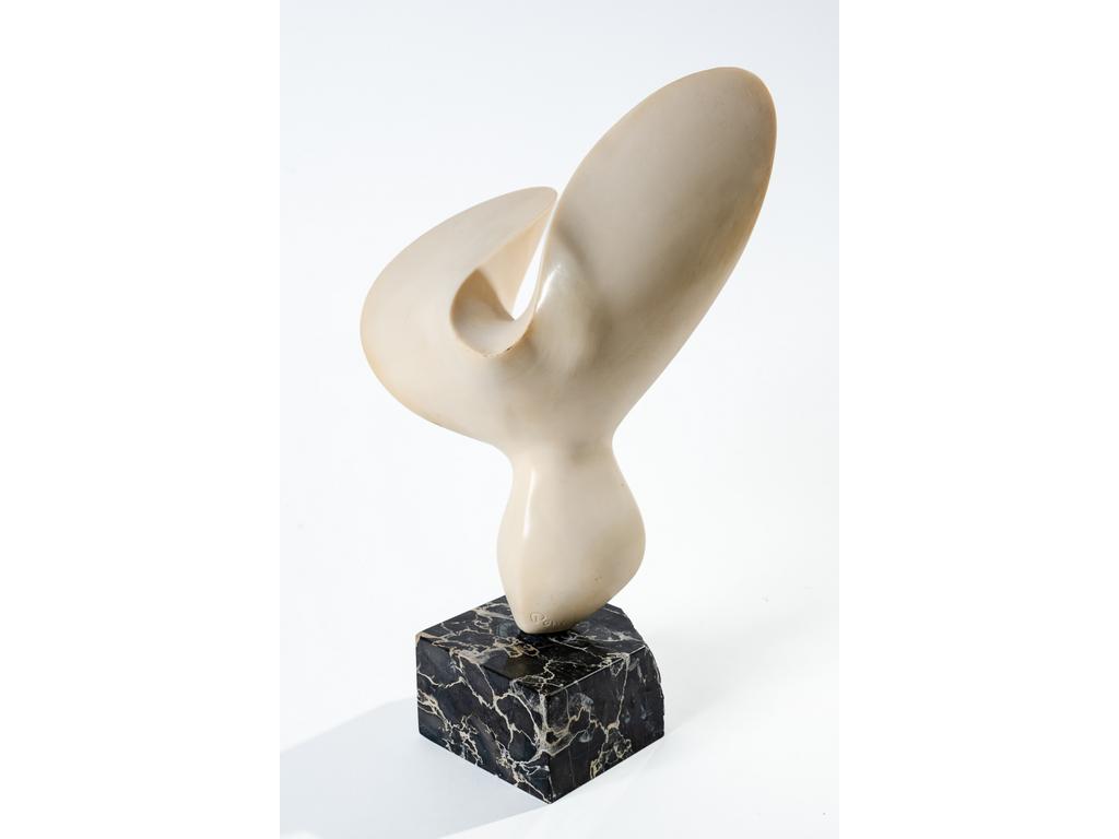 Antoine PONCET (1928-2022) : Sculpture en résine sur socle en marbre, numéroté 461. (un angle cassé au socle). Hauteur sans socle : 29 cm. Hauteur totale : 34.5 cm.
