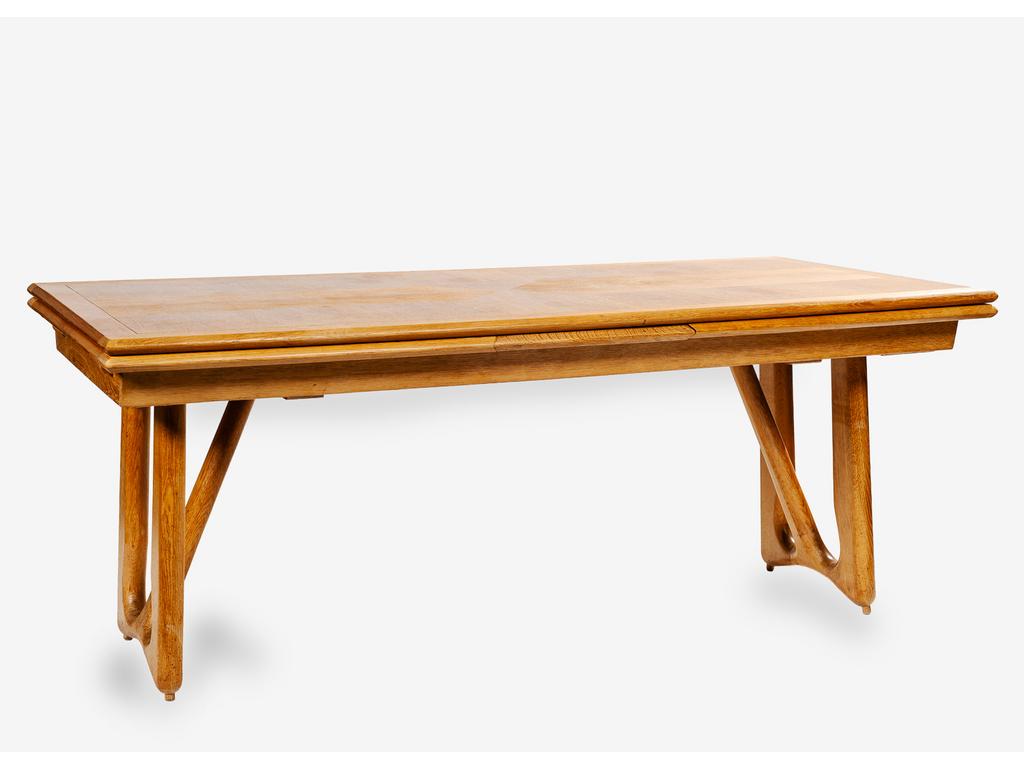 Robert GUILLERME (1913-1990) et Jacques CHAMBRON (1914-2001), Edition VOTRE MAISON des années 1960 : Table de salle à manger modèle « Fanette » en bois avec allonges (tâches) . Hauteur : 70 cm. Plateau : 180 x 87 cm