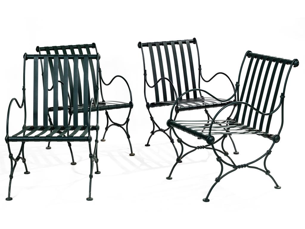 Maison SIFAS : Ensemble de huit fauteuils en fer laqué vert-anglais.