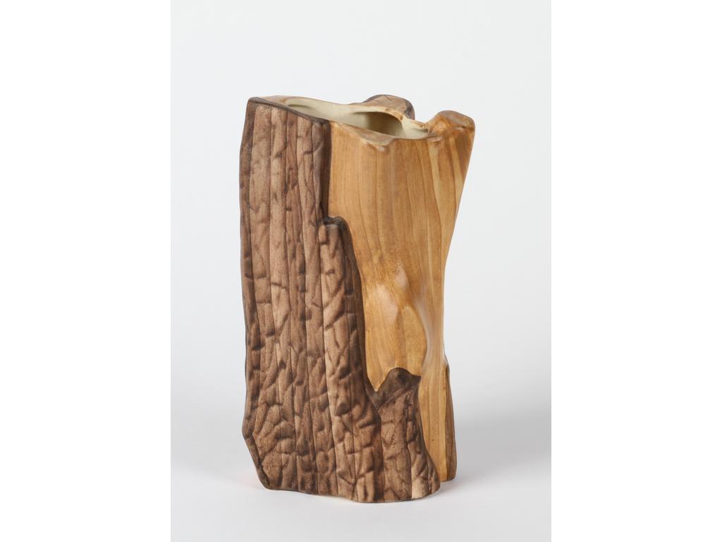 Eugène GRANDJEAN JOURDAN (1920-2024), à Vallauris : Vase à l'imitation d'un tronc d'arbre en céramique moulée et peinte. (Eclat sous le pied). Signé. Hauteur : 24 cm.