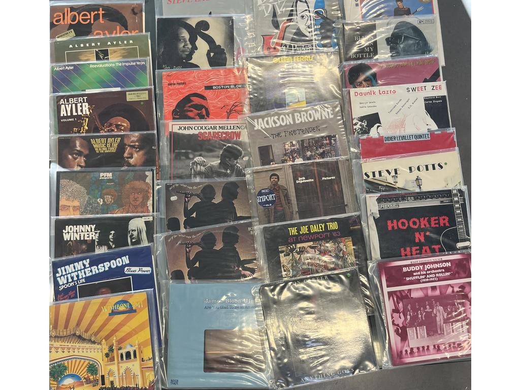 Lot de 30 disques vinyles 33 tours principalement Jazz dont : 5 Albert AYLER. Provenance : Collection de Monsieur J. M. Avignon