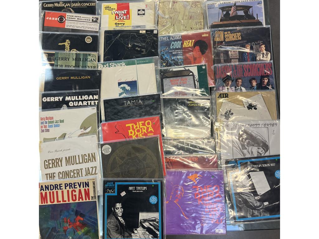 Lot de 30 disques vinyles 33 tours principalement Jazz dont : 10 Gerry MULLIGAN . Provenance : Collection de Monsieur J. M. Avignon