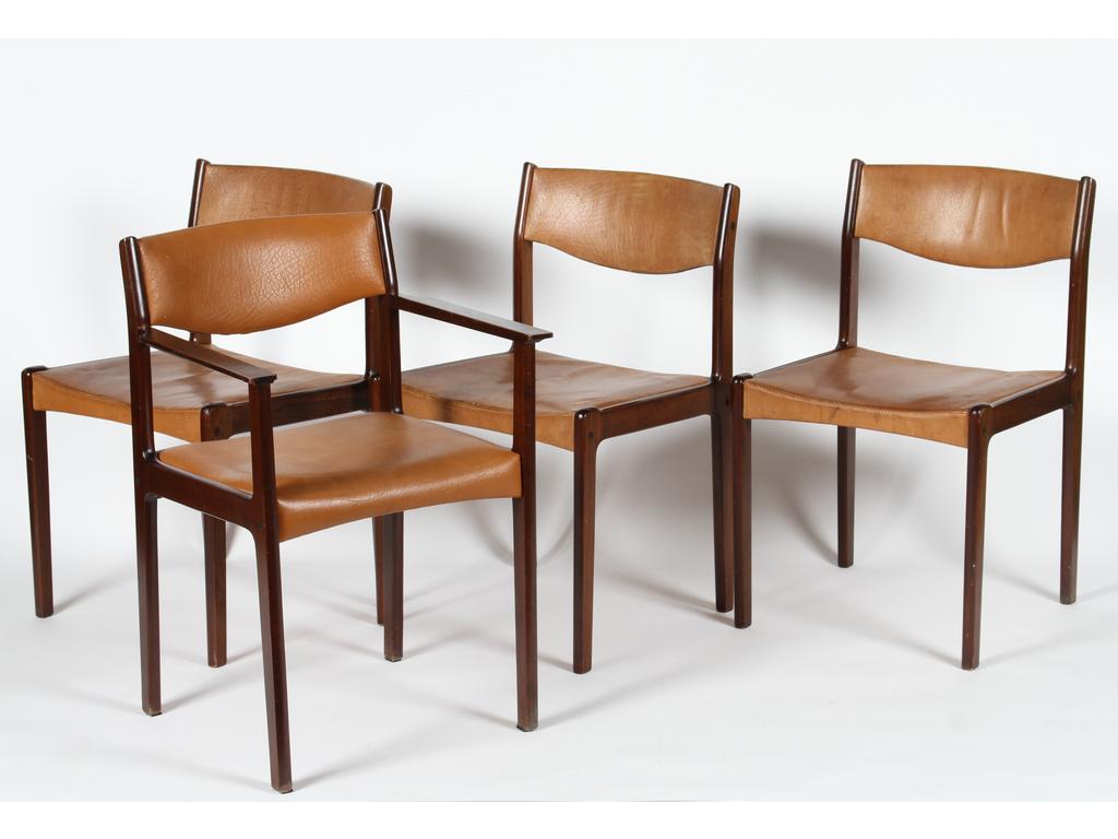 SAX (Saxkjobing Savvaerk Stolefabrik) Editeur : Suite de trois chaises et un fauteuil en teck garnis de skaï. Travail Danois des années 60. Marqué éditeur au tampon sous les assises. (Tâches)