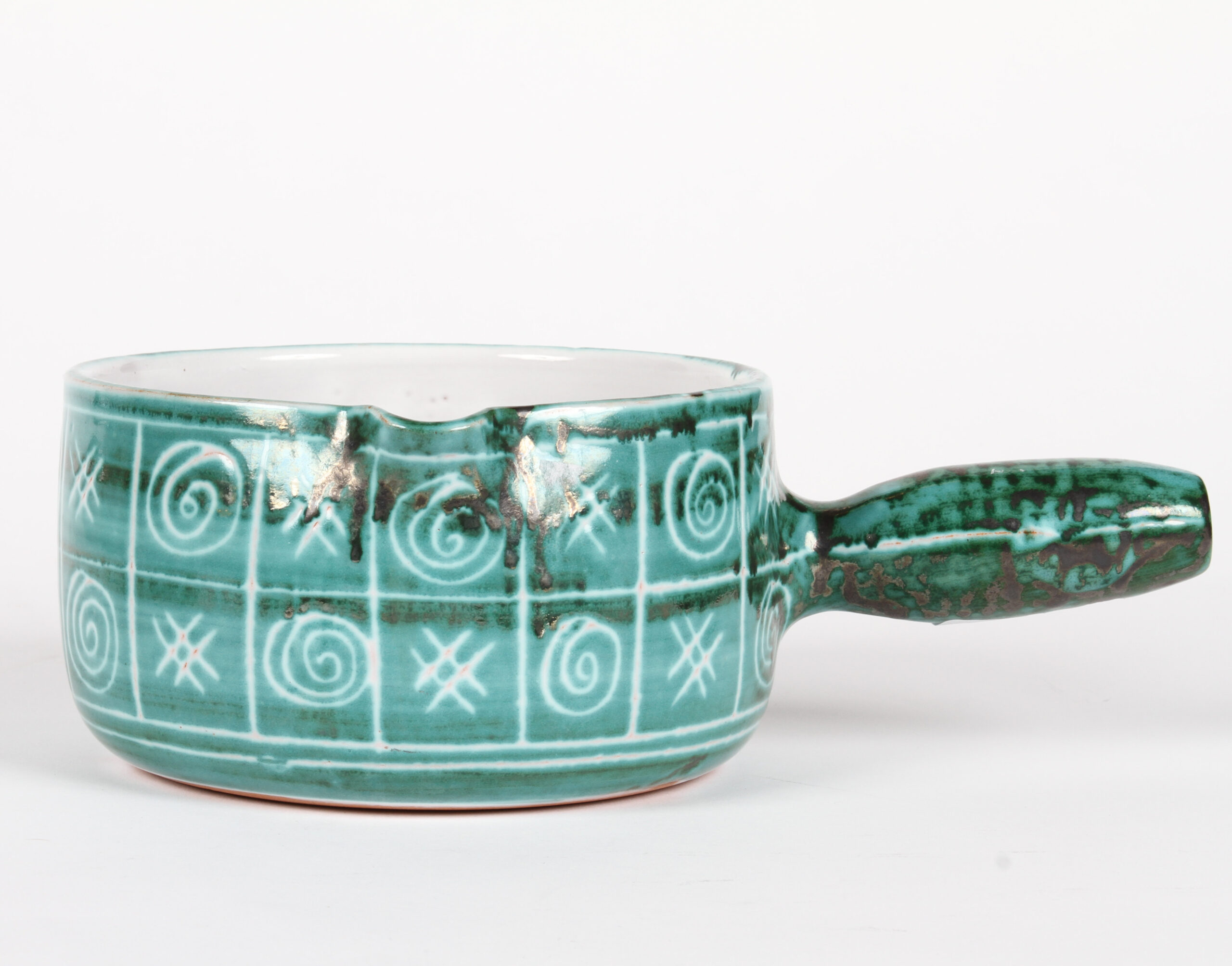 Robert PICAULT (1919 - 2000) : Poêlon en céramique émaillée. Signé du monogramme R.P. Dim : Hauteur 9.5 cm, diamètre 16.5 cm.