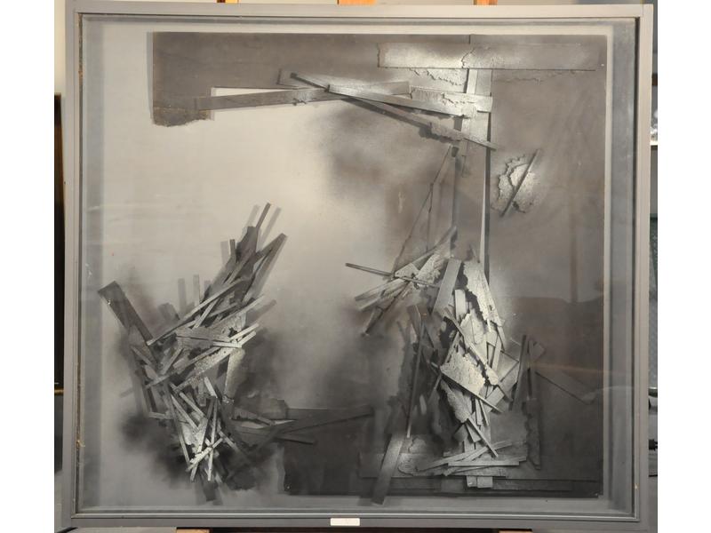 Michel TRINQUIER : Composition à la croix.  Collage en relief mo