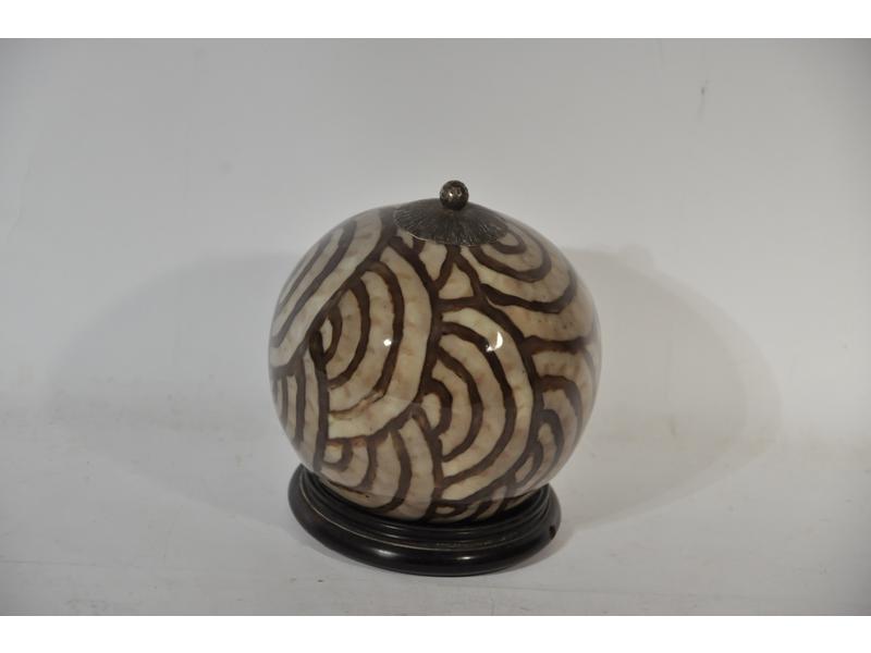 Camille THARAUD - Limoges : Lampe de chevet de forme boule en po