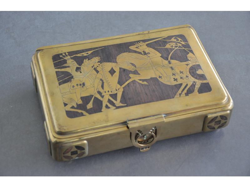 JUGENDSTIL : Coffret de forme rectangulaire en bois dans une imp