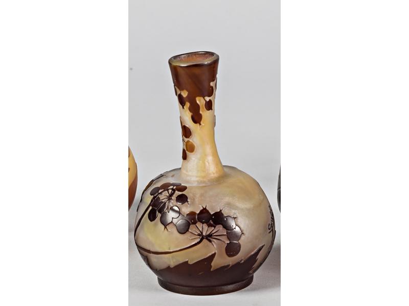 GALLE Etablissements: Petit vase balustre en verre multicouche g