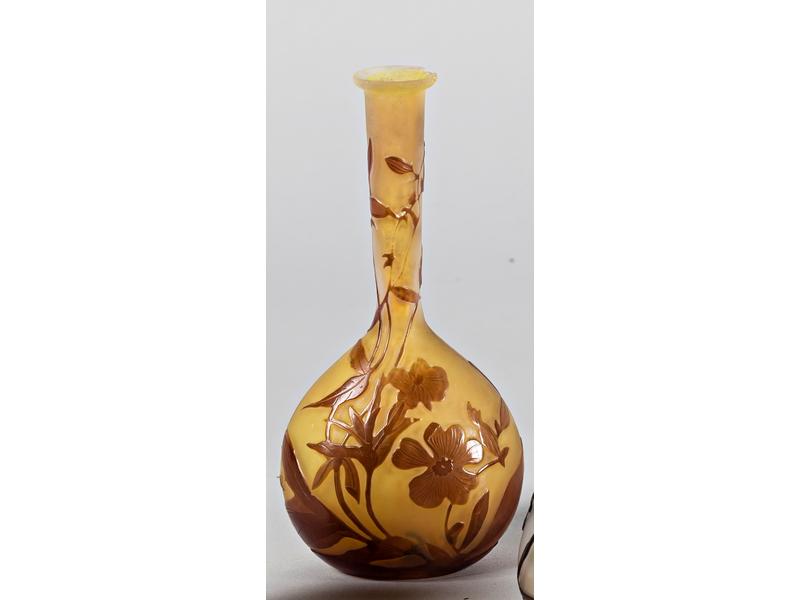 GALLE Etablissements : Petit vase à long col en verre multicouch
