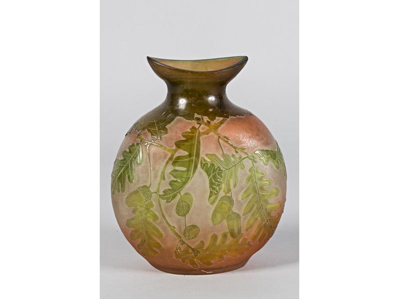 GALLE Etablissements : Vase de forme boule à panse applatie en v