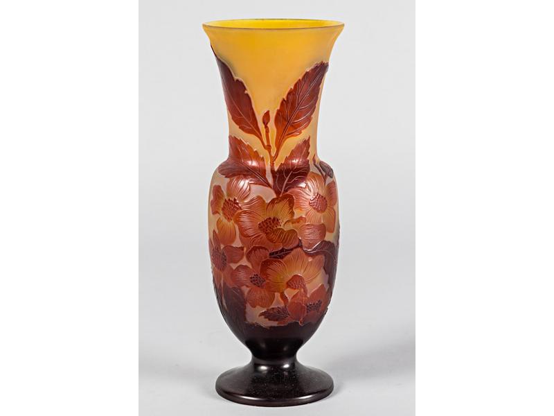 mile GALLÉ (1846-1904) : Vase balustre en verre multicouche gra