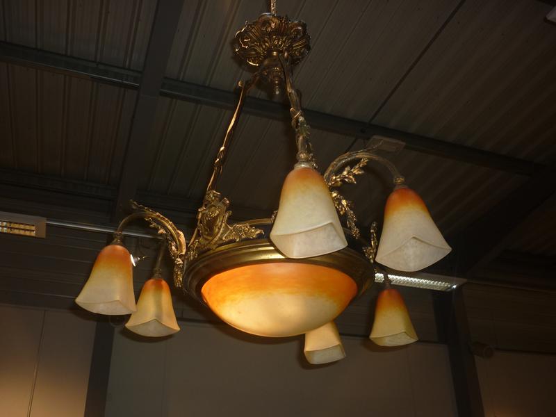 SCHNEIDER: Lustre en bronze de style Louis XVI à double patine,