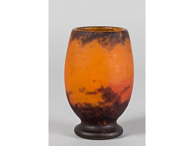 MULLER Frères - Lunéville : Petit vase en verre marmoréen à déco