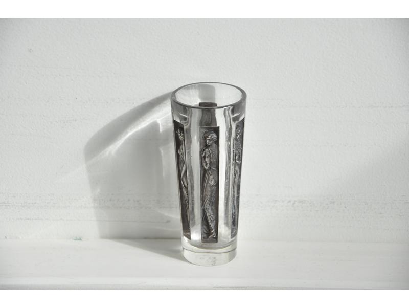 René LALIQUE (1860-1945) : Petit verre à liqueur 
