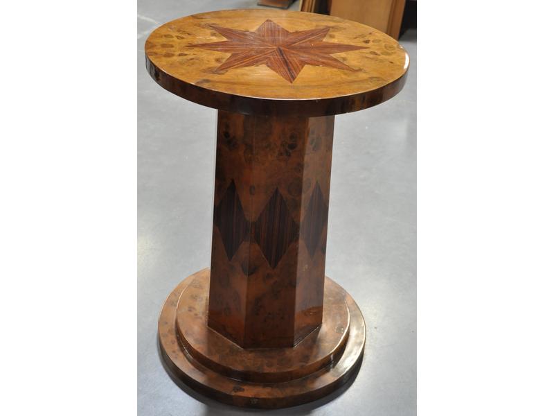 Guéridon Art Déco en placage de ronce de noyer marqueté d'étoile