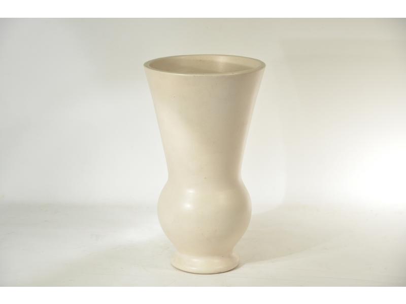 Pol CHAMBOST (1906-1983) : Grand vase en céramique blanche de fo