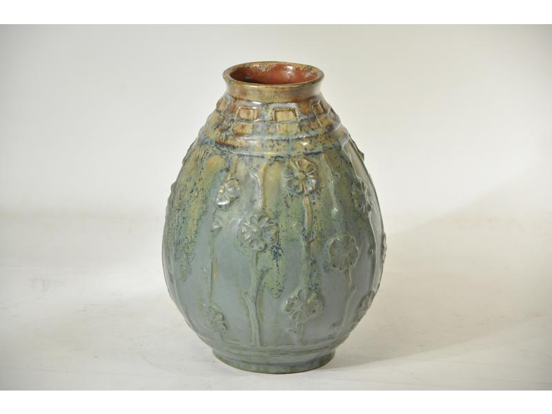 ALPHO : Vase ovoïde en céramique à décor en relief de tiges fleu