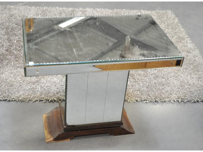 Table basse dite de miroitier.  Plateau rectangulaire reposant s