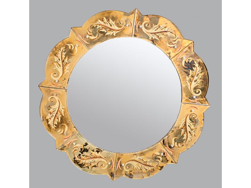 Miroir de forme circulaire dans un encadrement polylobé en verre