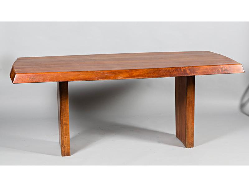 Pierre CHAPO (attribué à): Table de salle à manger en bois natur