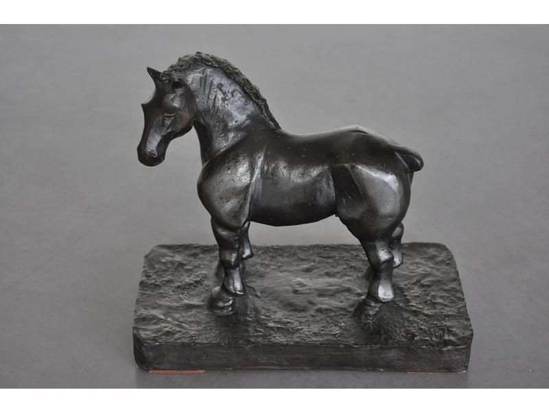 Ecole moderne: Le percheron.  Sujet en bronze à patine brune, mo