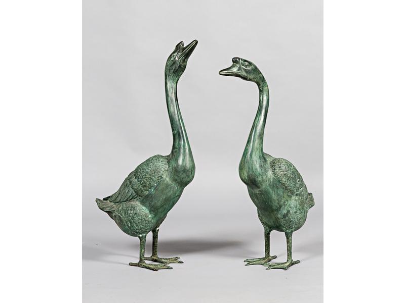 Deux oies en bronze à patine verte.  Travail contemporain.  Haut