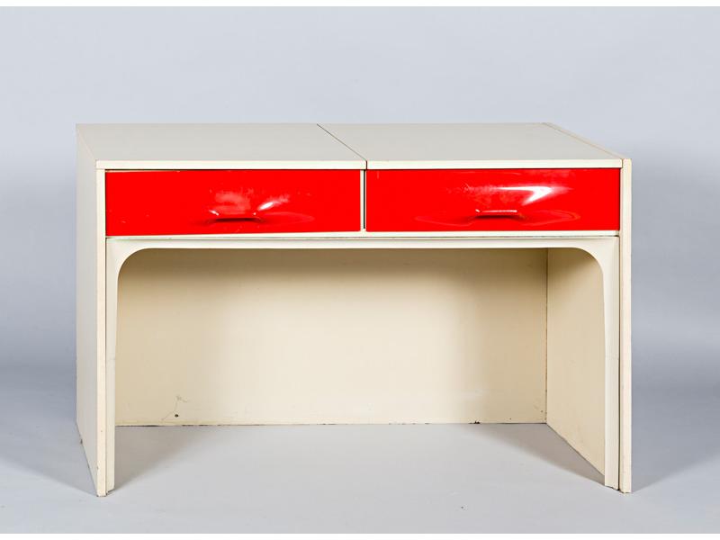 Raymond LOEWY (1893-1986) : Coiffeuse en bois mélaminé ouvrant c