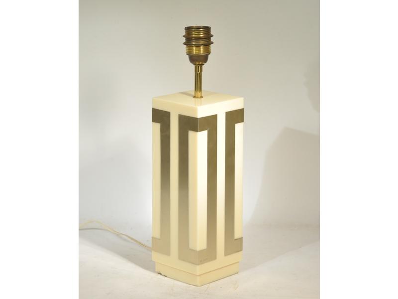 Philippe JEAN (XXe siècle) : Pied de lampe en pvc beige à sectio