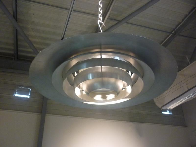Suspension en aluminium  dans l'esprit de Poul Henningsen, éclai