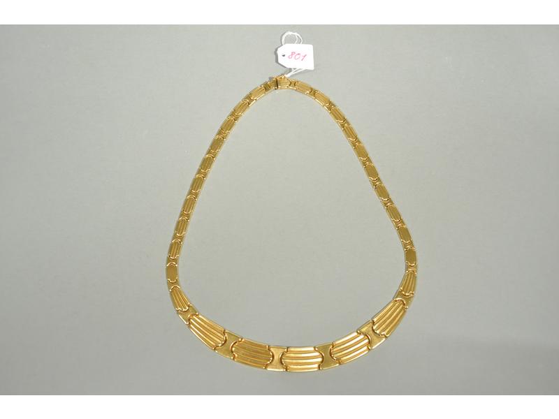 Un collier 