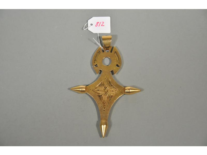 Importante Croix du Sud en or. Dim.: 9.8x6.2 cm. Poids: 43g20