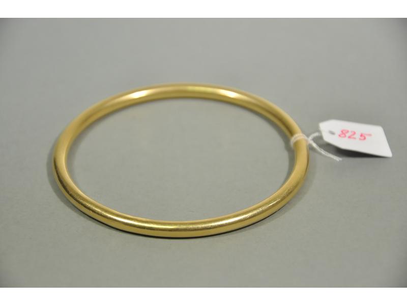 Un bracelet jonc en or jaune. Diamètre intérieur: 6.8 cm. Poids: