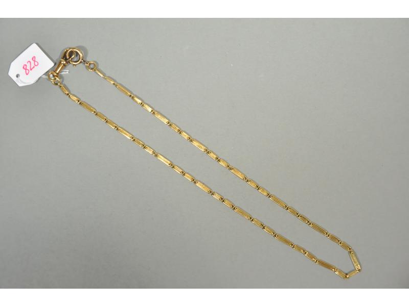 Une chaine giletière en or. Long.: 38 cm. Poids: 11g30