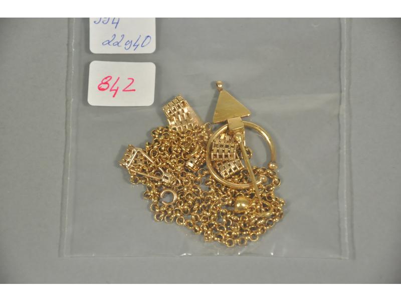 Lot en or composé : d'une chaine, d'un bracelet gourmette et d'u