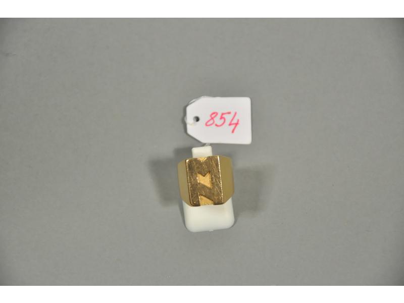 Bague chevalière en or jaune. Poids: 14g70