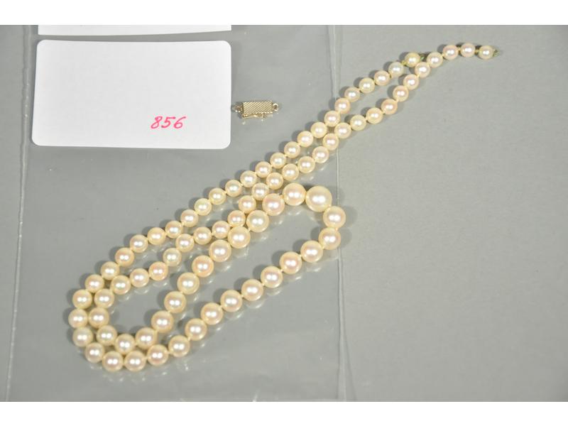 Un collier de perle de culture en chute (diamètre: 4.7x8.6mm) or
