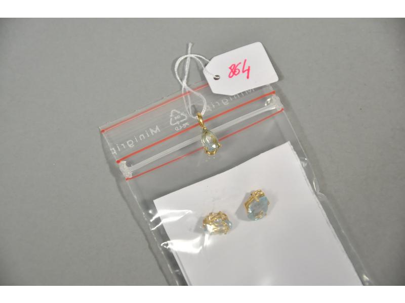 Parure en or jaune composée d'un pendentif et d'une paire de bou