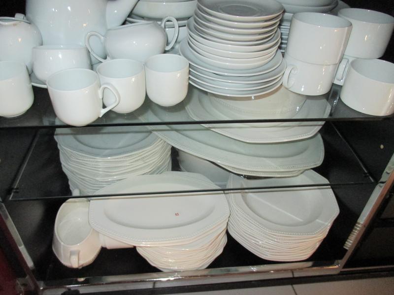 Service de table en faïence blanche de LONGCHAMPS