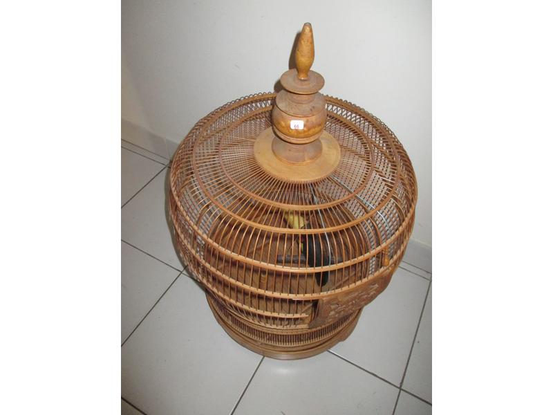 Cage à oiseau en bois tourné. Travail Extrême-Orient