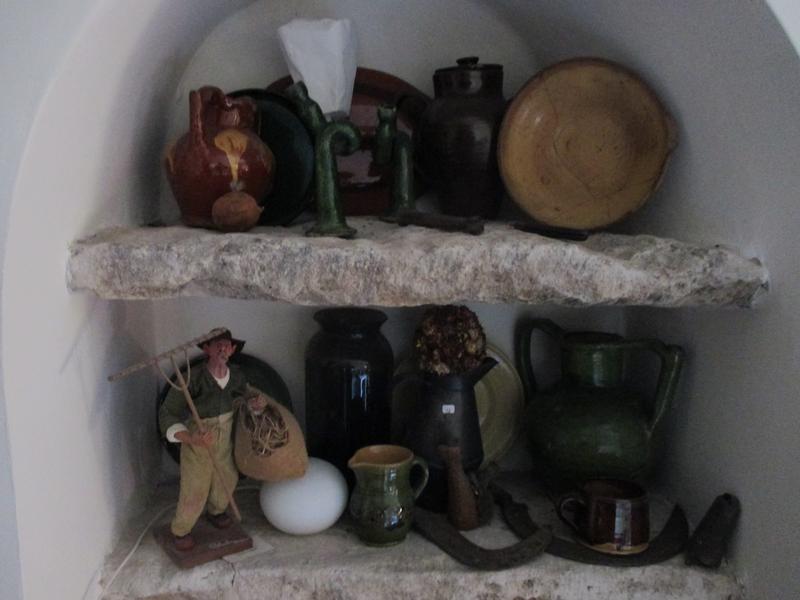 Lot de terres cuites vernissées, santon, aiguière en étain, deux bouteilles et flacon en verre