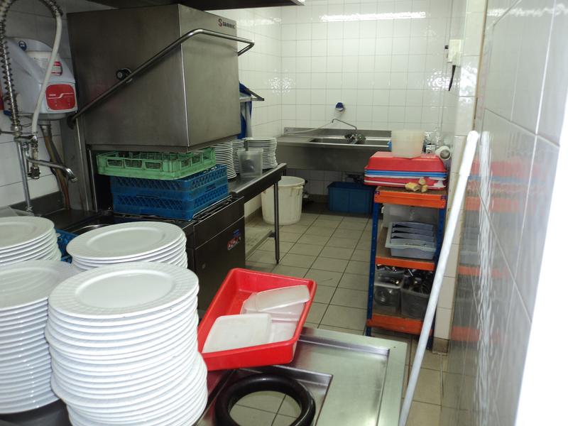 Lave-vaisselle à capot inox SAMMIC avec plonges
