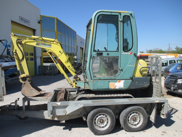 Mini-pelle YANMAR B15