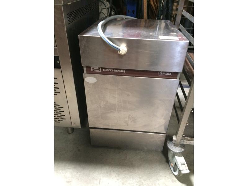 Machine à glaçons inox SCOTSMAN GP30