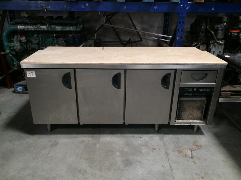 Banque réfrigérée inox INFRICO, 3 portes, un tiroir, moteur intégré, plateau marbre