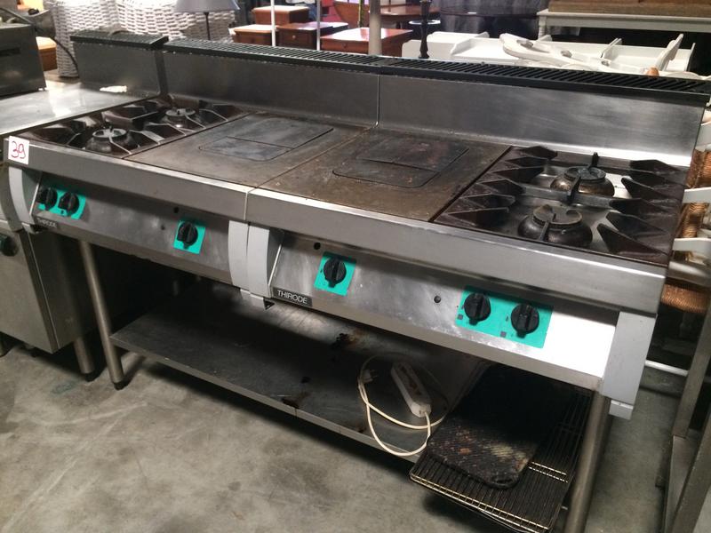 Grand piano de cuisson THIRODE à 4 feux gaz et 2 plaques coupe-feu