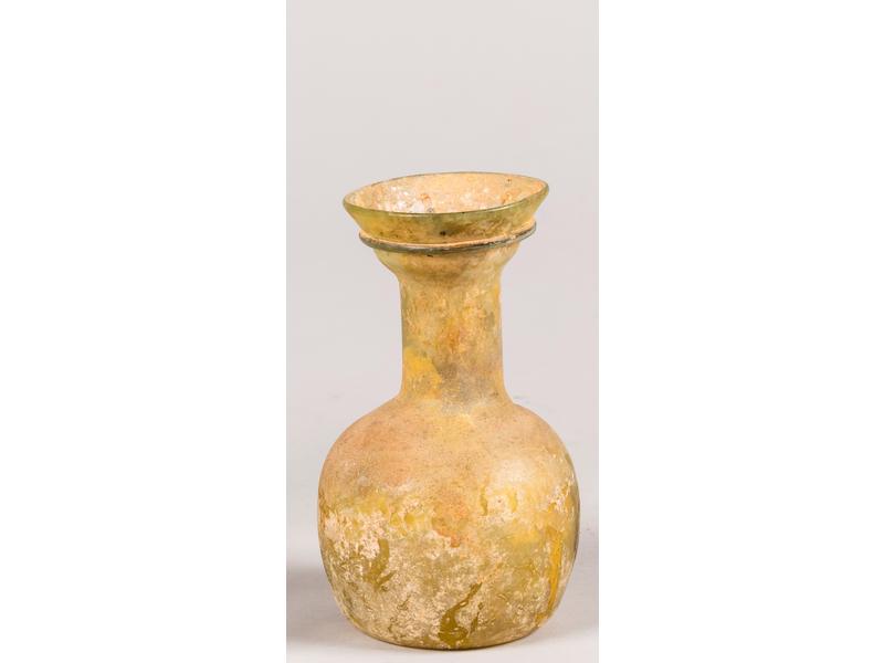 Fiole en verre soufflé marmoréen.  Epoque Gallo-Romaine.  Hauteur : 13.5 cm.