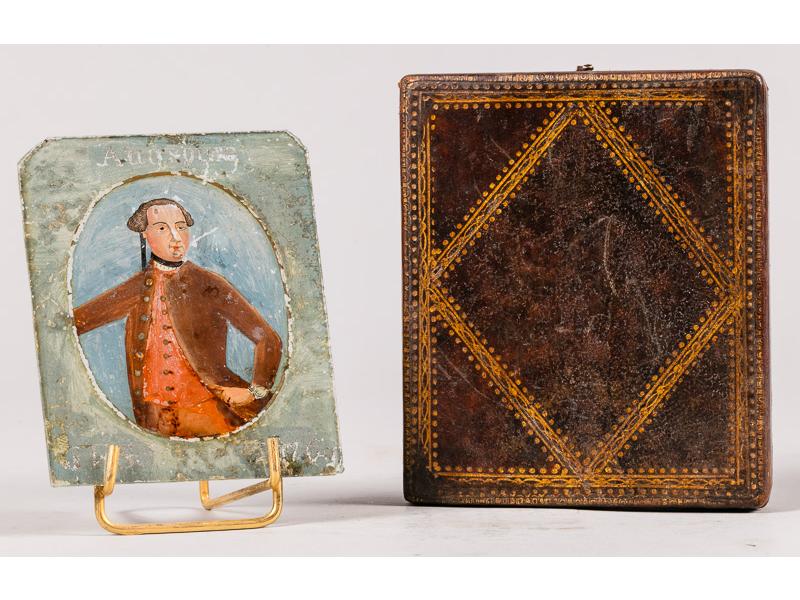 Petite plaque à décor peint en fixé sous verre ornée d'un personnage.  Porte les inscriptions : 