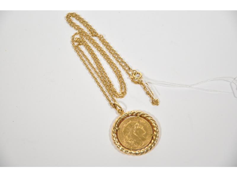 Pendentif pièce en or de 20 Francs République Française, sur une monture en or et une chaine en or.  Poids total : 16g60.
