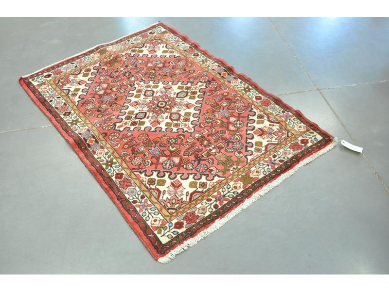 IRAN Hamadan : Petit tapis en laine à décor géométrique. Dim : 143 x 100 cm (B)